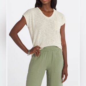 Staccato Calianna V Neck Sweater Knit Tee, Size Medium.